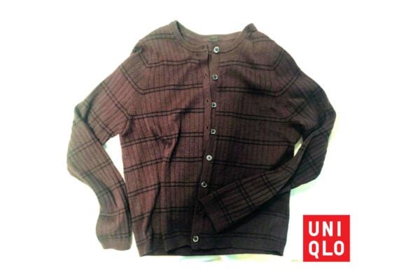 【ユニクロ】今なら1990円！ 「ショート丈カーディガン」があれば、“夏服” も真冬に活躍させられる？［正直レビュー］