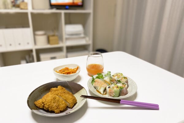【社会人たち】帰りが遅い日の 《晩ご飯》、皆が食べてる “TOP3” は…　「食費が高くなる」「栄養が偏る」悩みいろいろ