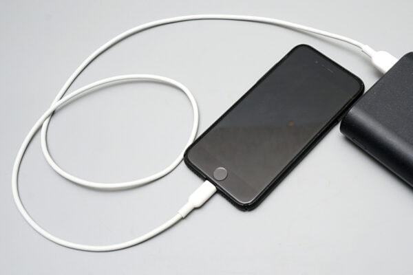 「子どもがケーブルを引きちぎる」「車に置き忘れ」…思わぬ“バッテリー事故”の不安を解消する次世代“モバ充”発見！