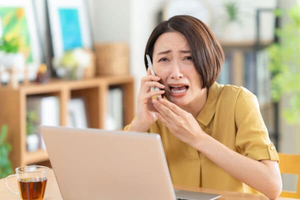 “家にいる＝暇”認定の地獄…《在宅ワーク》意外な“落とし穴”とは？半数がリビング勤務のリアルすぎる実態