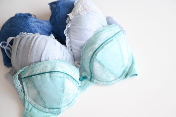 「おっぱいの上で追いかけっこ」! 人気キャラ2匹の “刺繍ブラ” 6.7万いいね 「欲しい」「トムとRUNジェリー…なんつって」