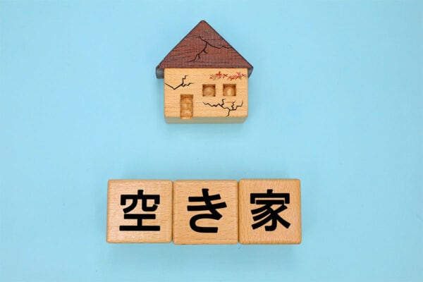 【実家が空き家になったらどうする？】みんなが選ぶ「リアルな答え」 半数以上が選んだ“圧倒的”な対処法とは？