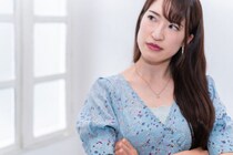 「娘みたいな年の…」 妻がドン引きする“夫の趣味”ワースト3は？