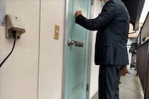 「結構です」は逆効果！？ 訪問販売を撃退する“最強の断り文句”とは