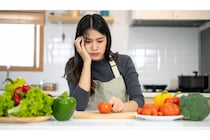 今日のご飯、何にしよう…「料理がしんどいと感じる瞬間」限界を迎えた自炊派たちが実践する“生存戦略”とは？