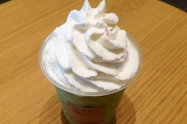 「スターバックス」人気メニューTOP10! 3位「抹茶」、2位「キャラメル」…強豪フラペチーノを抑えた1位は?