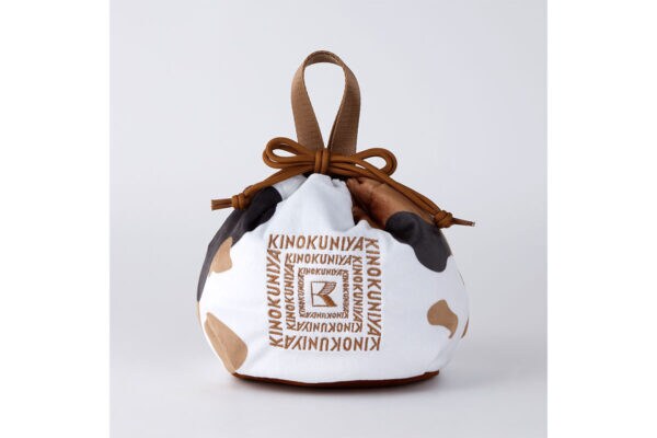 【紀ノ国屋】猫好きを魅了する新アイテム(全2種)発売! 保冷巾着とコンパクトバッグで日常に癒しをプラス