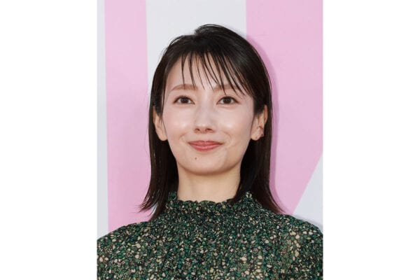 【メガネ女優ランキング】3位「仲間由紀恵」、2位「波瑠」…知的さとギャップでファンを虜にした“圧倒的1位”は？