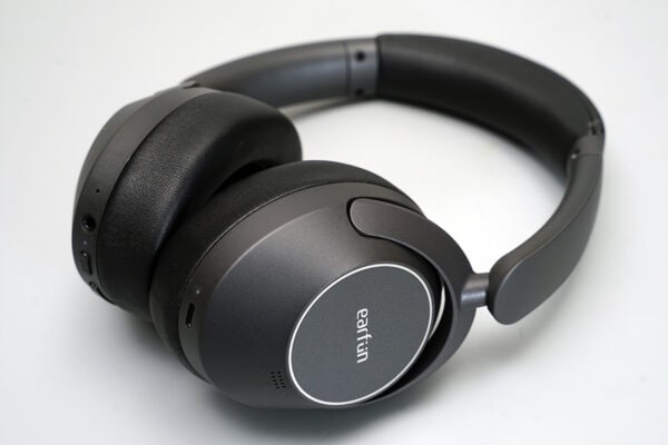 「耳あて」代わりにもなる？ 冬のカフェ作業に「EarFun Wave Pro」が最高だった件