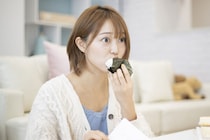 【コンビニおにぎり】最強の具材は？“50円値上げ”も「シャケ」を押さえて人気不動！最新調査で見えた“1個200円時代”の生存戦略