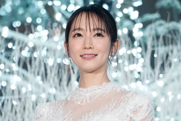 「終わった」「まじか…」　【吉岡里帆】のインスタ、全20枚の画像に忍ばせた “1枚の写真” に…　男性陣が 《阿鼻叫喚》