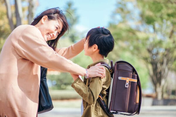 「マザコンっぽい」の声も…男の子が「ママ」と呼ぶのはいつまで許される？親が直面する“呼び方卒業”切ないリアル