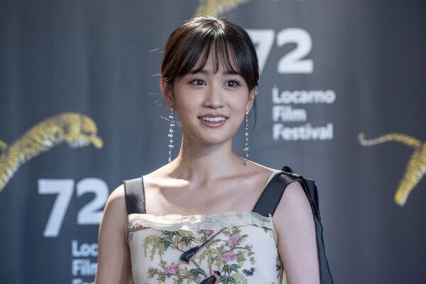 元AKB48・前田敦子(34)14年ぶり写真集「Beste」“過去最大の大胆露出”。「大人の恋」をテーマに官能美を披露