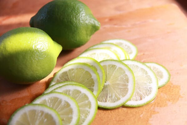 揚げ物にレモン、実は「理にかなっていた」！ 栄養士が教える「皮ごとレモン」の意外な効果