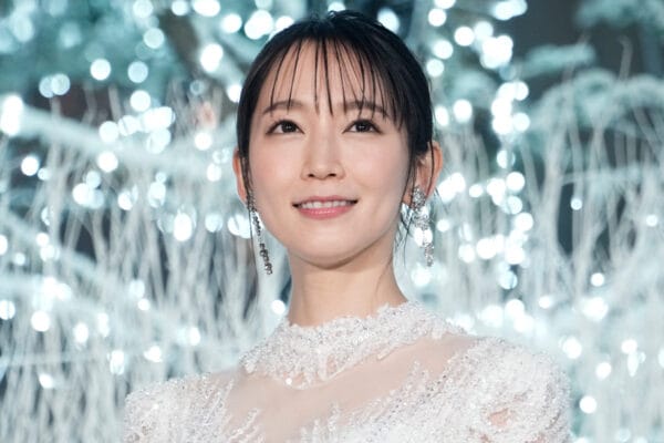 【吉岡里帆】美男美女だらけ “5人きょうだい” ショット公開！　SNS「最高で最強のメンバー」「本物の兄弟みたい」