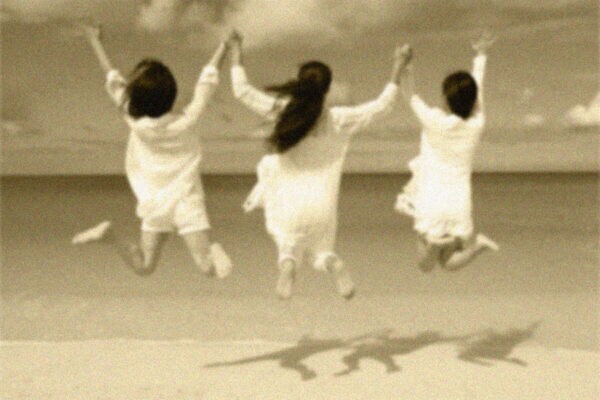 12年前から “大幅激減”…? なぜ、イマドキ若者たちは 【卒業旅行】 へ行かなくなったのか