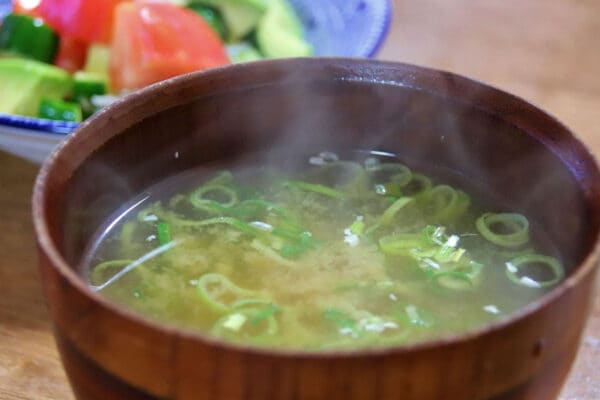 【タイパ・コスパ最強】物価高時代の救世主「冷凍みそ玉」で生活防衛せよ!1カ月保存OK、お湯を注ぐだけでプロの味♪