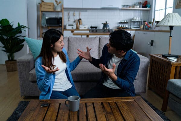 電気代節約が 【夫婦ゲンカ】 のもとに…！？　エアコン設定で口論に　「こっそり調整」が3割、「我慢して体調を崩した」も