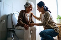 【排泄介護】されるのを見据えて、《アンダーヘア脱毛》 しておくべき！？　2700人アンケートで見えた “理想と現実” ジレンマ