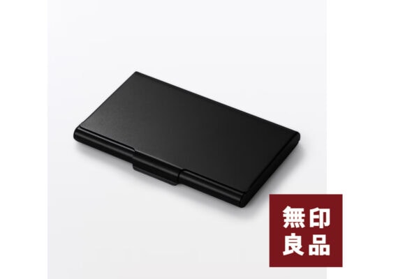 【公式認定】無印の「アルミカードケース」490円に、“全然違う” 使い方が！　SNS「週末に無印行こうかな」「ガチャガチャうるさそう？」