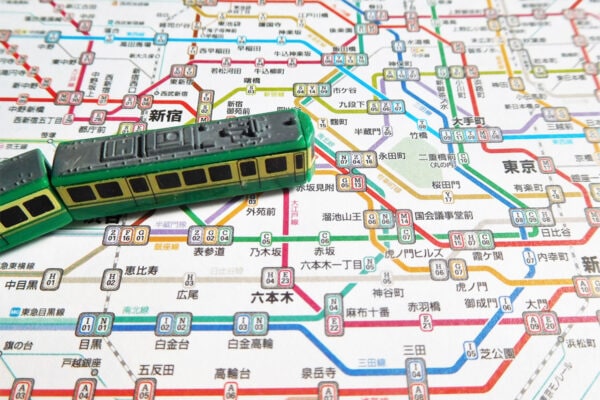 【電車・バス】「10分遅く着くけど、100円安いルート」 VS 「10分早く着くけど、100円高いルート」… あなたはどちらを選ぶ???