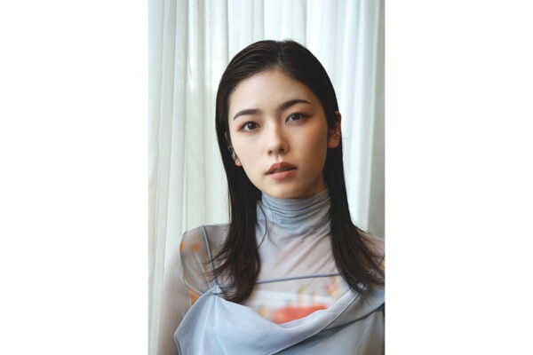 “まるで映画のワンシーン”　小芝風花×ダイアンの新ビジュアルが公開！　「多くの方に愛されている『ダイアン』、光栄」