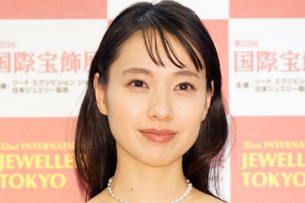 【WBC観戦】戸田恵梨香（37）の “ジュエリー” にSNSため息　「野球のカジュアルコーデで…」「目の保養ツラい」