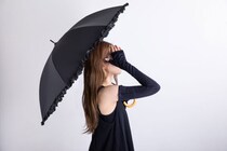 「もはや不審者…」やりすぎ“日焼け対策姿”が話題になった女性芸能人たち…完全防備の裏にある美肌への執念に感服