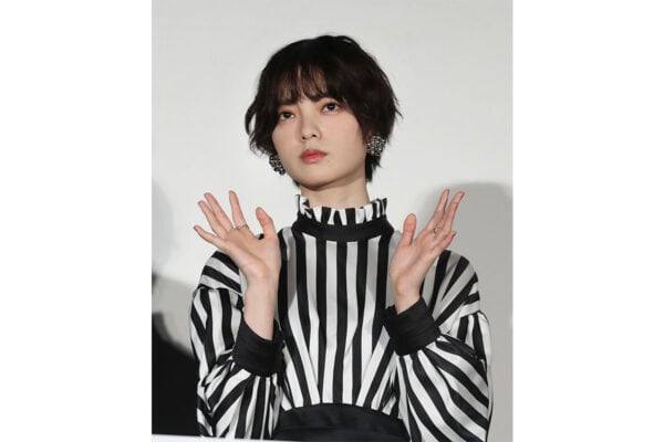 “電撃結婚”から約1カ月…元欅坂46・平手友梨奈(24)の現在は? 難病ドキュメンタリーの“優しい声”に反響集まる