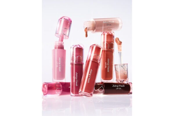 【rom&nd】初のリップオイル登場! まるでフラッシュを当てたような “別次元光沢” の…「ジューシーフラッシュリップオイル」