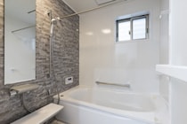 「ないことに慣れてる」お風呂とトイレに「窓」は本当に必要？ 新築時に迷う水回りの“窓”事情