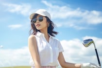 SNSでは “大胆ドレス”や“私服” も…　アイドル顔負け！　美し過ぎる《女子プロゴルファー》に、ただ今ファン急増中？