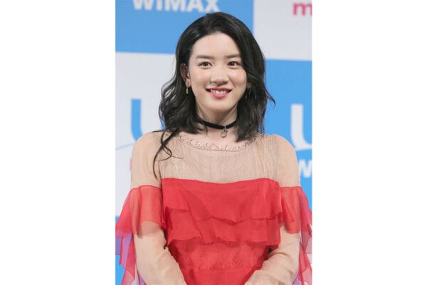 永野芽郁（26）約8カ月ぶりのインスタ更新で“激変”！暗髪から一転…「赤髪ボブ」姿を公開