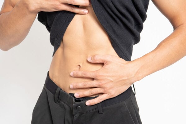 “チラ見せ”がグッとくる…!若手男性アイドルたちのボディがすごい!鍛え抜かれた“肉体美”に注目