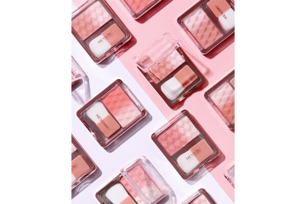 《レブロン》血色とツヤで、“天使のほっぺ”♪　チーク＆ハイライターの「一つ2役」な、新作ブラッシュ！