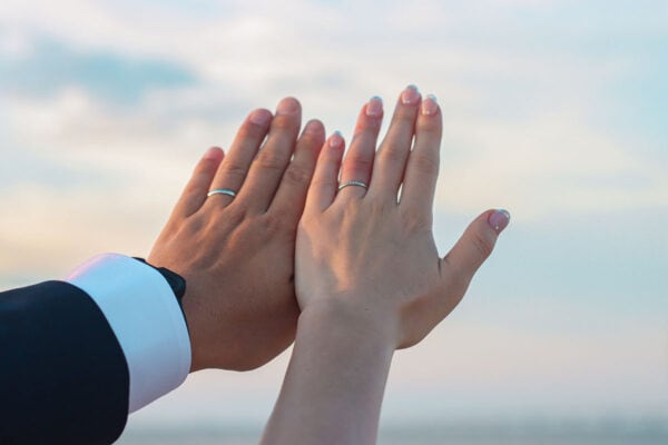 「浮気してるんじゃ?」「今どきはしないのが普通」結婚指輪を“つけない”人たち意外と多い…!?納得の理由とは