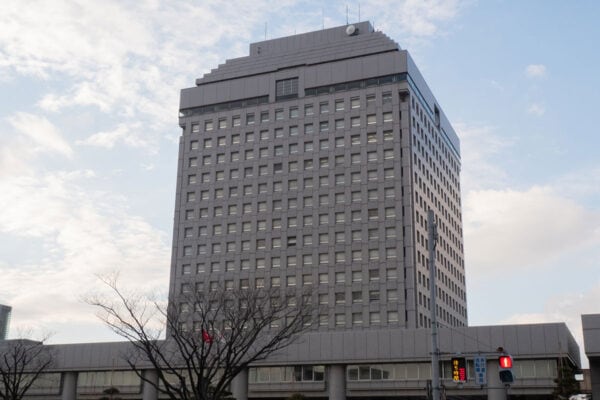 「は？？？？」「情報量が多すぎ」ミャクミャク仮装の女性管理職がセクハラ処分…異次元すぎる“余興の内容”にファンから怒りと困惑が殺到