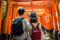 「古代の呪文かと…」赤い鳥居の “真実” を知った外国人たち、絶望＆爆笑　「まさかニホンジンは」　驚きの《勘違い》が発覚