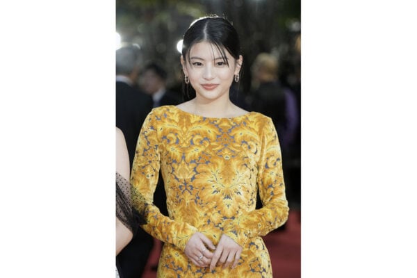 出口夏希（24）のミニ丈ドレス姿に「足細すぎ！」SNS衝撃！大胆衣装で美脚を披露した女性芸能人たちの“異次元スタイル”に注目