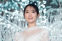 吉岡里帆（33）黒いノースリーブ姿、二の腕を披露。「どんぎつね」4年ぶり復活「妖艶かつ小悪魔などんぎつねさん」SNS反響集まる