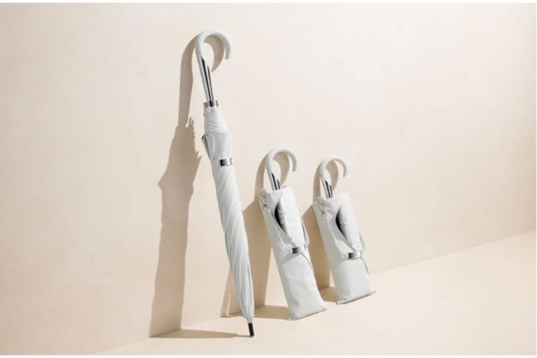 【リファ】新商品は“二万円超え”の「高級日傘」…！？肌だけじゃなく《髪》も守る「BEAUTY日傘」くすみカラーがカワイイと話題