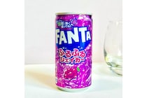 【7年振りの復活】“伝説の炭酸ゼリー”「ファンタ ふるふるシェイカー グレープ」が愛されるワケ。「大人になってまた飲めるなんて」SNSでも話題沸騰中