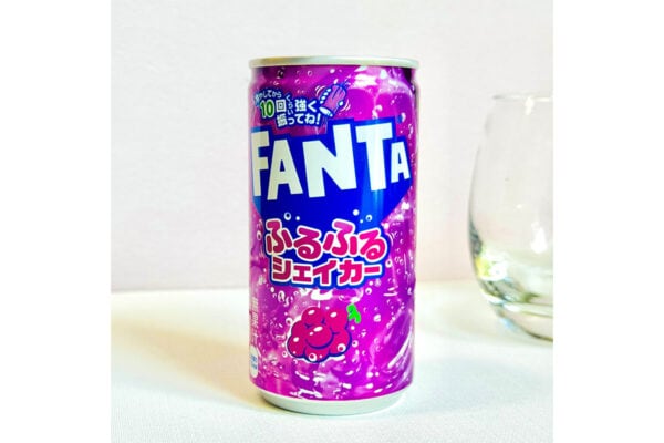 【7年振りの復活】“伝説の炭酸ゼリー”「ファンタ ふるふるシェイカー グレープ」が愛されるワケ。「大人になってまた飲めるなんて」SNSでも話題沸騰中