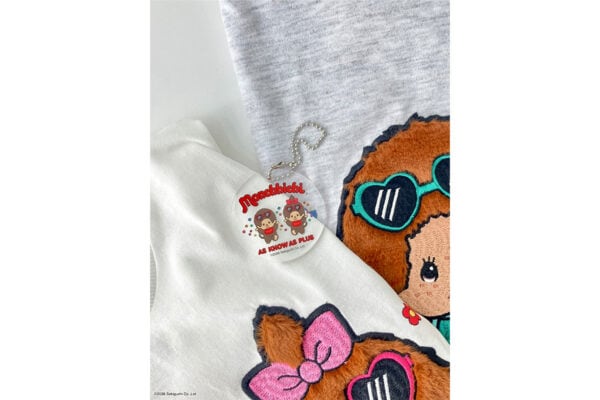 【モンチッチ】ふわふわ＆どデカくて…クギ付けッ　「コラボTシャツ」、かわいいキーホルダー付き♪［AS KNOW AS plus］