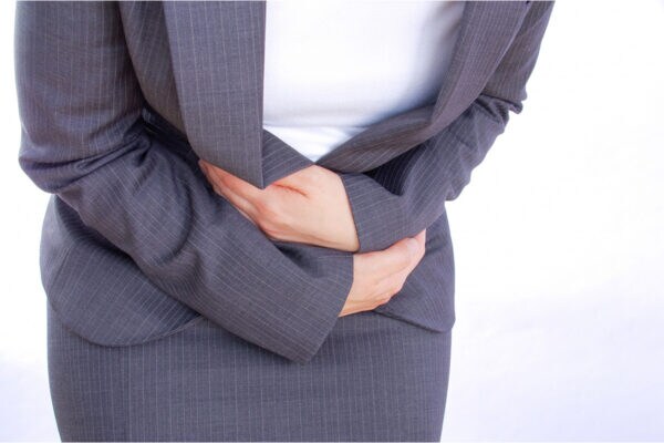【生理ストレス】働く女性の97％ “感じる”…　漏れの不安、ムレ・ニオイ　仕事中「頻繁にトイレへ行かなければ」