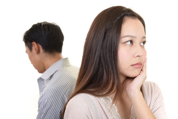 「はァ？そういうこと？」夫が語った“元カノの正体”に絶句…！“夫の過去の武勇伝”は妻たちには《地雷》でしかない