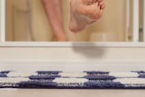 生理中の股間をタオルで拭ける…？拭かない？《生理中のお風呂上がり》は無理ゲーか！？「無意識タラリ…」「タオルが赤に染まる」