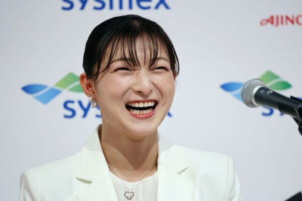 【坂本花織・引退会見】照れ笑い結婚報告“以外”に注目された《左手の“111万円”》とは！？「痺れる…！」「女性がつけたらカッコいい！」称賛の声