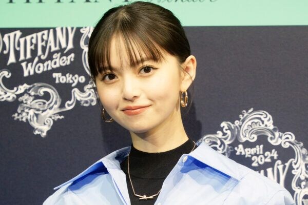 「え、CGみたい」 齋藤飛鳥(27)、のん(32)との2ショットで “異次元小顔” 再び… 過去にはキンタロー。やベッキーも