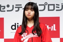 【齋藤飛鳥（27）】に賛否？　“20cm 髪バッサリ” で　「とてつもなくカワイイ」「切らない方が…」　ファン、好み分かれる